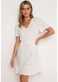 Biała Pudełkowa Sukienka z Falbanką Wiązana w Talii Bredela ze sklepu Born2be Odzież w kategorii Sukienki - zdjęcie 174351100