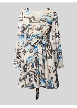 Sukienka mini z wiązanym paskiem model ‘LAILA’ ze sklepu Peek&Cloppenburg  w kategorii Sukienki - zdjęcie 174371564