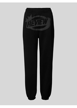 Spodnie dresowe z nadrukiem z logo ze sklepu Peek&Cloppenburg  w kategorii Spodnie damskie - zdjęcie 174371973