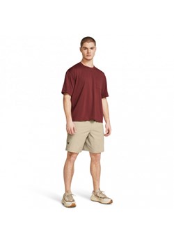 Męskie spodenki treningowe Under Armour Stretch Woven Cargo Short - beżowe ze sklepu Sportstylestory.com w kategorii Spodenki męskie - zdjęcie 174387400