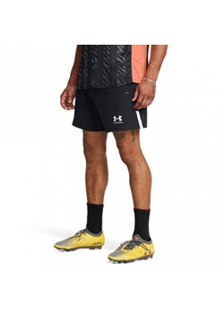 Męskie spodenki do piłki nożnej Under Armour UA M's Challenger Pro Woven Short - czarne ze sklepu Sportstylestory.com w kategorii Spodenki męskie - zdjęcie 174388124