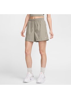 Damskie spodenki ze średnim stanem Nike Sportswear Classic Wovens - Zieleń ze sklepu Nike poland w kategorii Szorty - zdjęcie 174505924