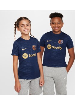 Przedmeczowa koszulka piłkarska z krótkim rękawem dla dużych dzieci Nike Dri-FIT FC Barcelona Academy Pro (wersja domowa) - Niebieski ze sklepu Nike poland w kategorii T-shirty chłopięce - zdjęcie 174506291