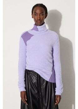MM6 Maison Margiela sweter z domieszką wełny damski kolor fioletowy z golfem S62HA0088.M13073 ze sklepu PRM w kategorii Swetry damskie - zdjęcie 174537730