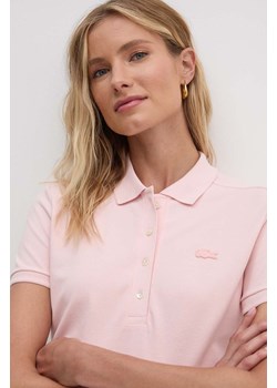 Lacoste T-shirt PF5462 damski kolor różowy z kołnierzykiem PF5462-001 ze sklepu PRM w kategorii Bluzki damskie - zdjęcie 174538292
