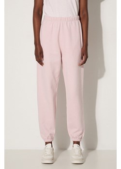 New Balance spodnie dresowe bawełniane kolor różowy gładkie WP31503SOI-SOI ze sklepu PRM w kategorii Spodnie damskie - zdjęcie 174538450