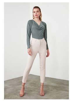 trendyol Spodnie chino w kolorze jasnoróżowym ze sklepu Limango Polska w kategorii Spodnie damskie - zdjęcie 174555211