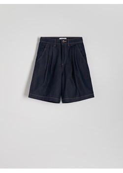 Reserved - Jeansowe szorty typu bermudy - granatowy ze sklepu Reserved w kategorii Szorty - zdjęcie 174569381