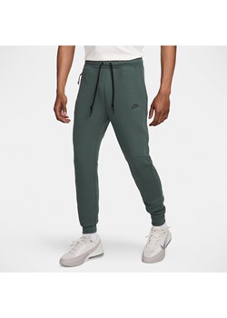 Joggery męskie Nike Sportswear Tech Fleece - Zieleń ze sklepu Nike poland w kategorii Spodnie męskie - zdjęcie 174573293