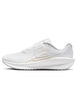 Buty Nike Downshifter 13  FD6476-101 białe ze sklepu ButyModne.pl w kategorii Buty sportowe damskie - zdjęcie 174573843