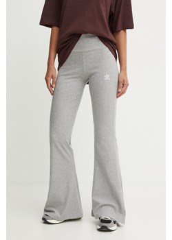 adidas Originals legginsy damskie kolor szary gładkie IY9674 ze sklepu PRM w kategorii Spodnie damskie - zdjęcie 174574411