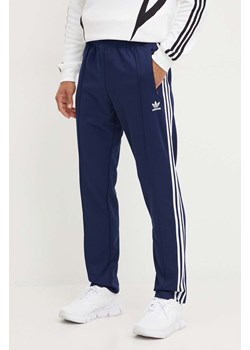 adidas Originals spodnie dresowe Adicolor Classics Beckenbauer kolor granatowy z aplikacją IP0421 ze sklepu PRM w kategorii Spodnie męskie - zdjęcie 174574702