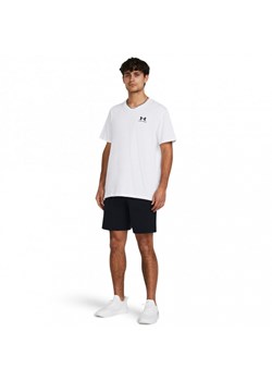 Męskie spodenki treningowe Under Armour Stretch Woven Cargo Short - czarne ze sklepu Sportstylestory.com w kategorii Spodenki męskie - zdjęcie 174591141