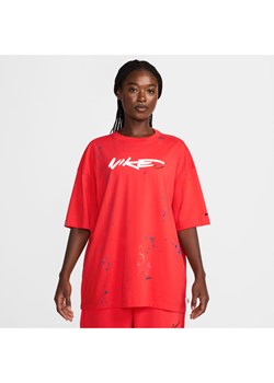Damski T-shirt z krótkim rękawem o kroju oversize Nike Sportswear Breaking - Czerwony ze sklepu Nike poland w kategorii Bluzki damskie - zdjęcie 174605322