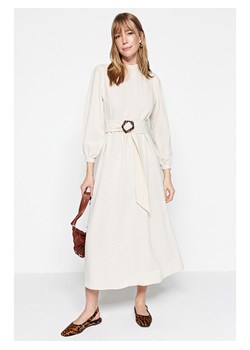 trendyol Sukienka w kolorze kremowym ze sklepu Limango Polska w kategorii Sukienki - zdjęcie 174606373