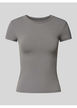 T-shirt z prążkowanym okrągłym dekoltem ze sklepu Peek&Cloppenburg  w kategorii Bluzki damskie - zdjęcie 174614910