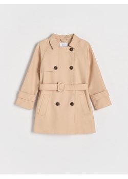 Reserved - Dwurzędowy trencz z paskiem - beżowy ze sklepu Reserved w kategorii Płaszcze damskie - zdjęcie 174626613