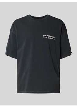 T-shirt z nadrukiem z napisem — MATW X Review ze sklepu Peek&Cloppenburg  w kategorii T-shirty męskie - zdjęcie 174651360