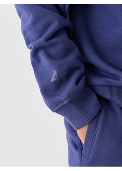 Chłopięca bluza dresowa nierozpinana bez kaptura 4F 4FJRAW24TSWSM1829 - niebieska ze sklepu Sportstylestory.com w kategorii Bluzy chłopięce - zdjęcie 174652712