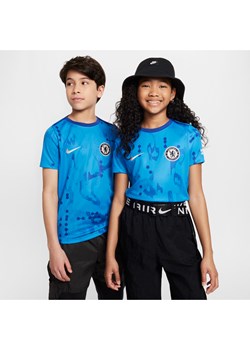 Przedmeczowa koszulka piłkarska z krótkim rękawem dla dużych dzieci Nike Dri-FIT Chelsea F.C. Academy Pro - Niebieski ze sklepu Nike poland w kategorii T-shirty chłopięce - zdjęcie 174671244