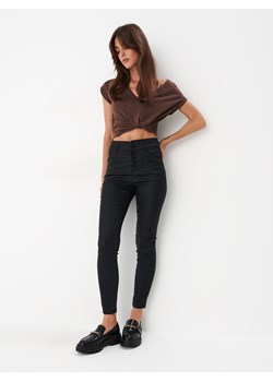 Mohito - Woskowane spodnie skinny - czarny ze sklepu Mohito w kategorii Spodnie damskie - zdjęcie 174677721