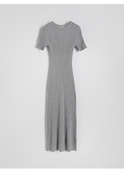 Reserved - Dzianinowa sukienka midi z wiskozy - jasnoszary ze sklepu Reserved w kategorii Sukienki - zdjęcie 174680560