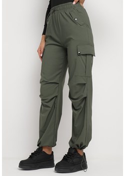 Ciemnozielone Spodnie w Typie Cargo z Wysokim Stanem i Kieszeniami Lerienna ze sklepu Born2be Odzież w kategorii Spodnie damskie - zdjęcie 174681282