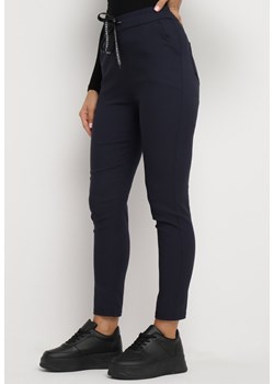 Granatowe Spodnie z Dodatkiem Bawełny Wysokim Stanem i Gumką w Pasie Ozdobione Napisami Rilella ze sklepu Born2be Odzież w kategorii Spodnie damskie - zdjęcie 174681380