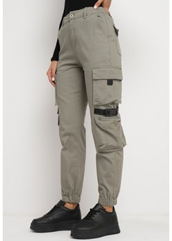 Ciemnozielone Spodnie Cargo z Elastycznej Bawełny Irilene ze sklepu Born2be Odzież w kategorii Spodnie damskie - zdjęcie 174681590