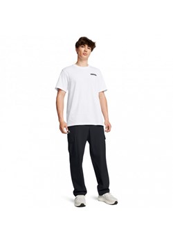 Męskie spodnie treningowe Under Armour UA Vibe Woven Cargo Pants - czarne ze sklepu Sportstylestory.com w kategorii Spodnie męskie - zdjęcie 174707432