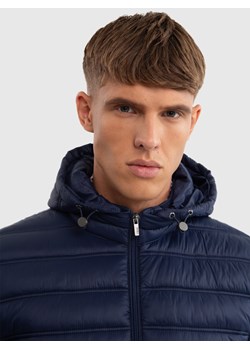 Kurtka męska pikowana z kapturem granatowa Acarf 404 ze sklepu Big Star w kategorii Kurtki męskie - zdjęcie 174711970