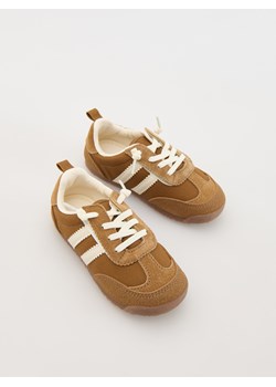 Reserved - Sportowe sneakersy - brązowy ze sklepu Reserved w kategorii Buty sportowe dziecięce - zdjęcie 174715261