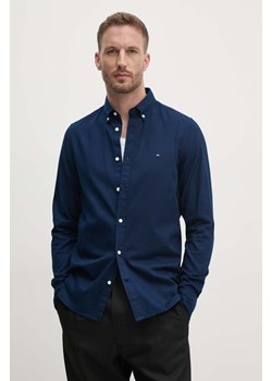 Tommy Hilfiger koszula bawełniana męska kolor granatowy slim z kołnierzykiem button-down MW0MW34568 ze sklepu ANSWEAR.com w kategorii Koszule męskie - zdjęcie 174743541