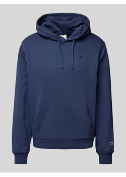 Bluza z kapturem i naszywką z logo ze sklepu Peek&Cloppenburg  w kategorii Bluzy męskie - zdjęcie 174758934