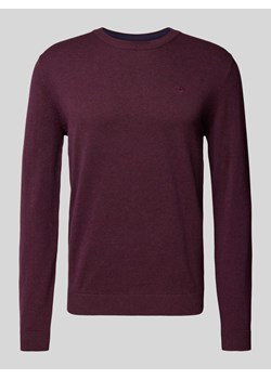 Sweter z dzianiny z wyhaftowanym logo model ‘BASIC’ ze sklepu Peek&Cloppenburg  w kategorii Swetry męskie - zdjęcie 174759301