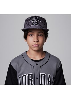 Czapka dla dużych dzieci Jordan Jersey Flat Brim Cap - Szary ze sklepu Nike poland w kategorii Czapki z daszkiem męskie - zdjęcie 174785060