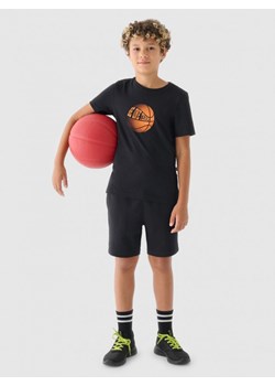 Chłopięcy t-shirt z nadrukiem 4F 4FJRAW24TTSHM2117 - czarny ze sklepu Sportstylestory.com w kategorii T-shirty chłopięce - zdjęcie 174832861