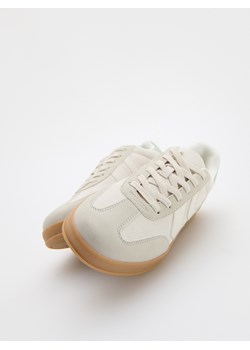 Reserved - Sneakersy z łączonych materiałów - beżowy ze sklepu Reserved w kategorii Buty sportowe damskie - zdjęcie 174837803