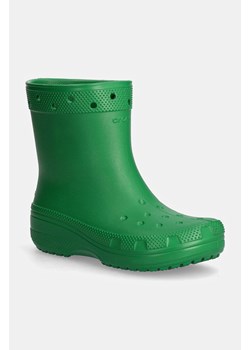 Crocs kalosze Classic Rain Boot damskie kolor zielony 208363 ze sklepu ANSWEAR.com w kategorii Kalosze damskie - zdjęcie 174847753