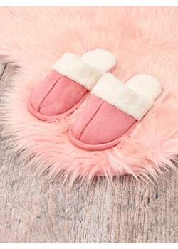 Sinsay - Kapcie z futerkiem - różowy ze sklepu Sinsay w kategorii Kapcie damskie - zdjęcie 174854974