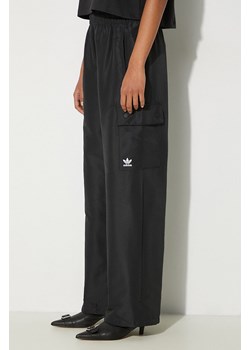 adidas Originals spodnie Essentials Woven Cargo damskie kolor czarny szerokie high waist IX9974 ze sklepu PRM w kategorii Spodnie damskie - zdjęcie 174870724