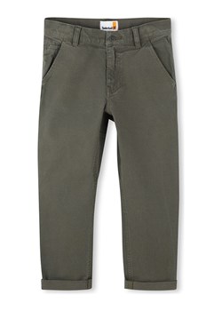Timberland Spodnie chino w kolorze oliwkowym ze sklepu Limango Polska w kategorii Spodnie chłopięce - zdjęcie 174881651