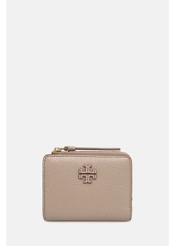 Tory Burch portfel skórzany McGraw Bi-Fold damski kolor beżowy 158904 ze sklepu ANSWEAR.com w kategorii Portfele damskie - zdjęcie 174969773