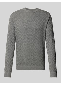 Sweter z dzianiny z fakturowanym wzorem model ‘KALLE’ ze sklepu Peek&Cloppenburg  w kategorii Swetry męskie - zdjęcie 174985934