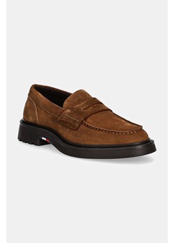 Tommy Hilfiger mokasyny zamszowe HILFIGER COMFORT LWT SDE LOAFER męskie kolor brązowy FM0FM05263 ze sklepu ANSWEAR.com w kategorii Mokasyny męskie - zdjęcie 175098060