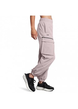 Damskie spodnie treningowe Under Armour Unstoppable Cargo Pant - beżowe ze sklepu Sportstylestory.com w kategorii Spodnie damskie - zdjęcie 175123153