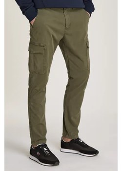 Tommy Jeans Spodnie cargo AUSTIN | Slim Fit ze sklepu Gomez Fashion Store w kategorii Spodnie męskie - zdjęcie 175132574