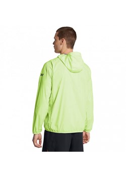 Męska kurtka do biegania Under Armour Launch Lightweight Jacket - zielona ze sklepu Sportstylestory.com w kategorii Kurtki męskie - zdjęcie 175141162