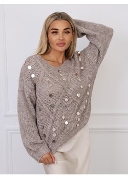 SWETER ONE SIZE Z OZDOBNĄ MIENIACĄ SIĘ APLIKACJĄ- BRĄZOWY ze sklepu olika.com.pl w kategorii Swetry damskie - zdjęcie 175176833