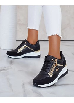 Royalfashion Sportowe sneakersy damskie na koturnie Bizoxi ze sklepu royalfashion.pl w kategorii Buty sportowe damskie - zdjęcie 175216802